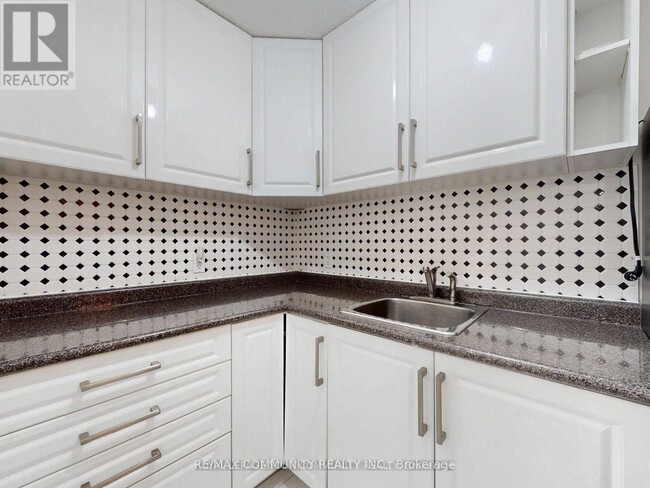 Photo du bâtiment - 54 Emcarr Dr