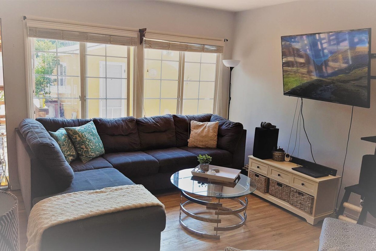 7732 Chimineas Ave, Los Angeles, CA 91335 House for Rent in Los