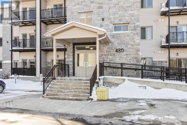 Building Photo - 480 Church St