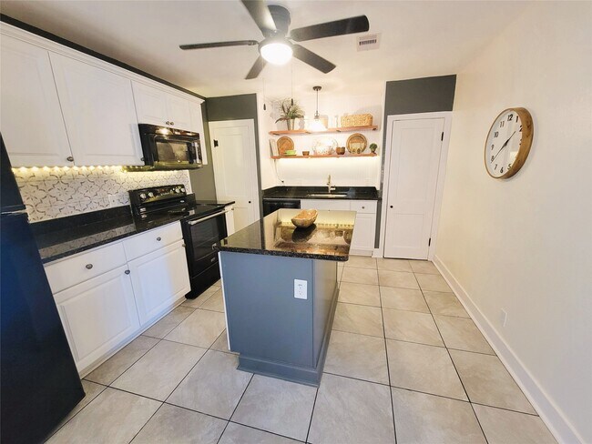 Building Photo - 5011 Avenue Q