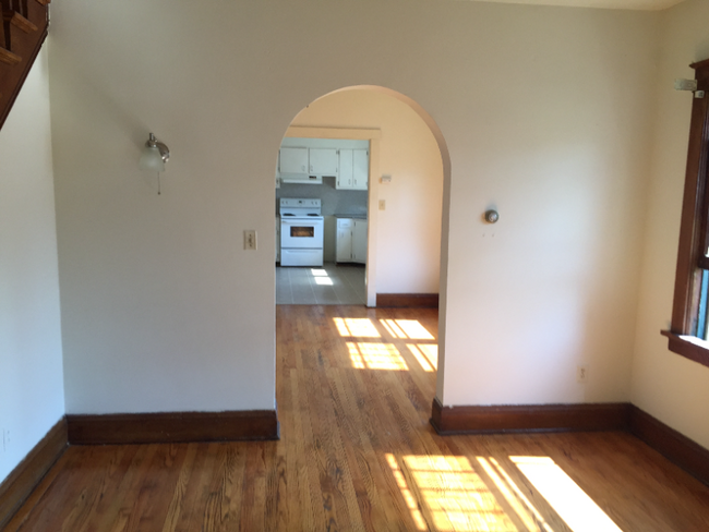 Building Photo - 403 Keller St