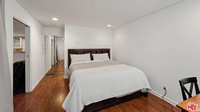 Foto del edificio - 723 Palisades Beach Rd