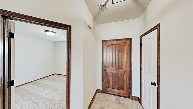 Foto del edificio - Beautiful 4 Bedroom 2 Bath Home in Mustang...