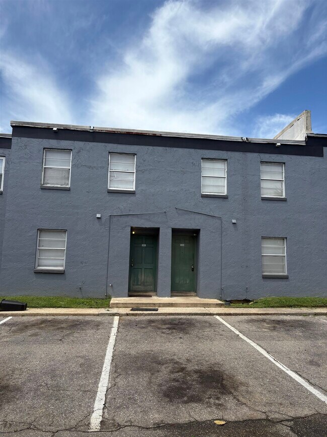 Building Photo - 2325 W Pensacola St