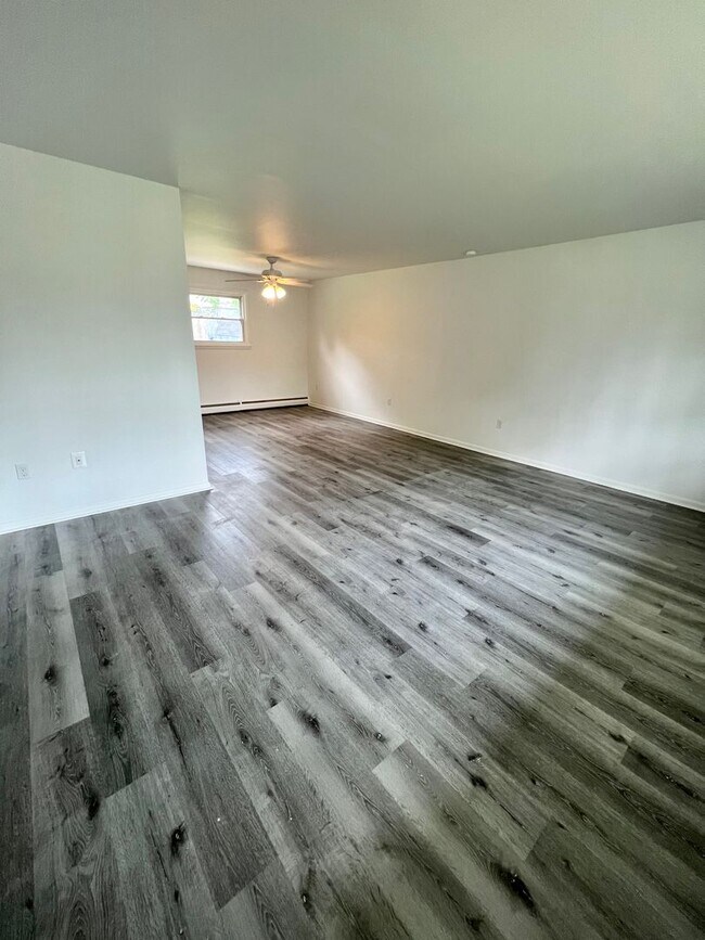Building Photo - Fully Renovated Single-Family home in Glen...