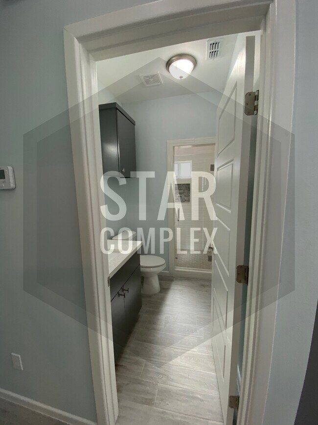 Guest bath - 4725 Mulberry Ave