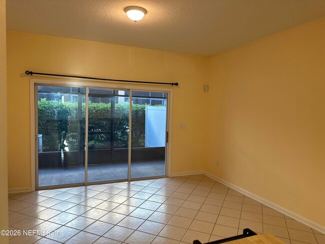 Building Photo - 12997 Sunset Lake Dr