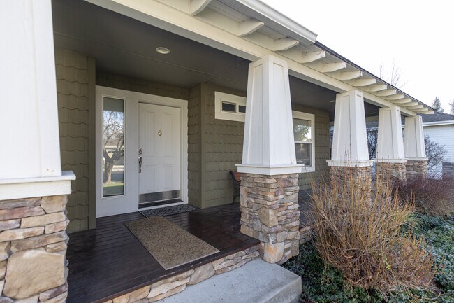 Building Photo - 2412 S Marypost Ave