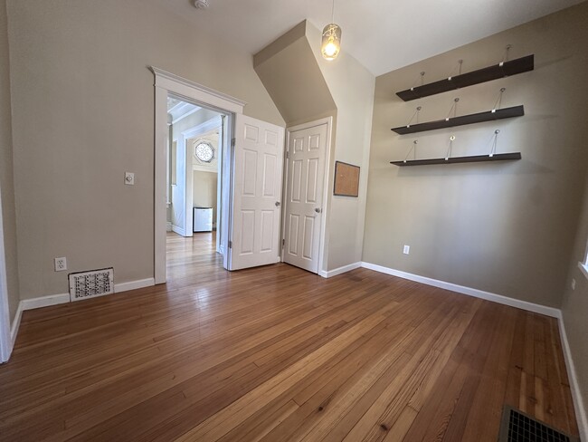 Foto del edificio - 1330 S Grant St