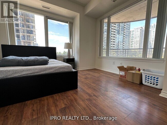 Building Photo - 385-385 Prince of Wales Dr
