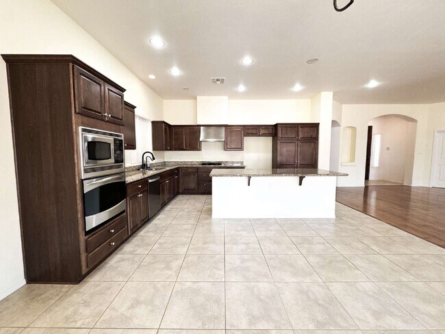 Foto del edificio - Stunning 4-Bed, 3-Bath Home in Sierra Montana