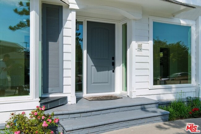 Foto del edificio - 4640 Laurelgrove Ave