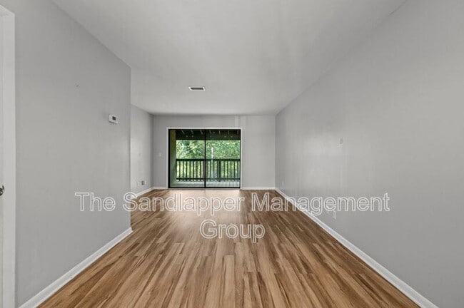 Foto del edificio - 1530 Fort Johnson Rd