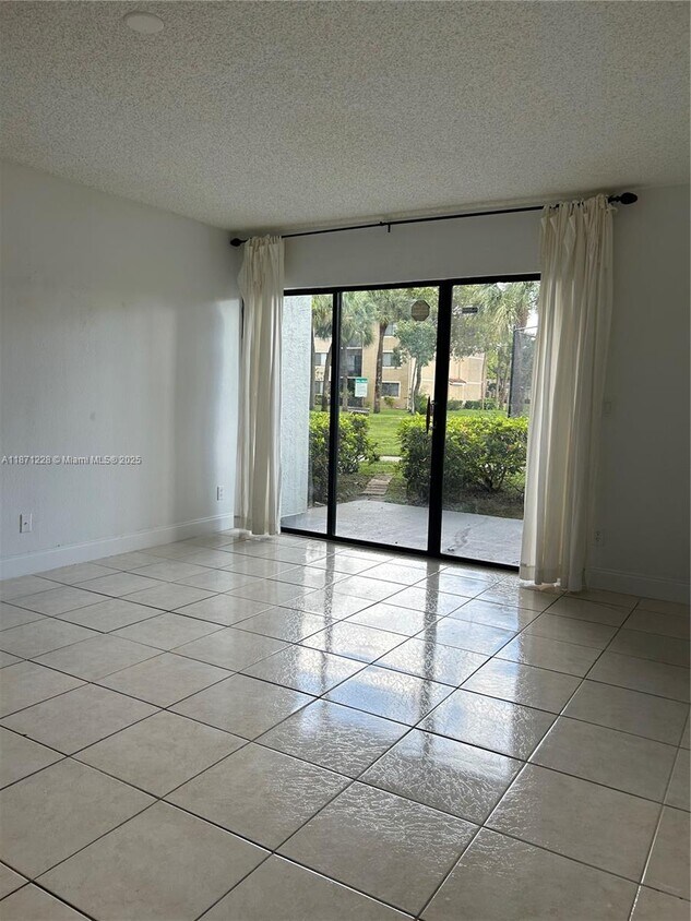 Foto principal - 9088 W Atlantic Blvd
