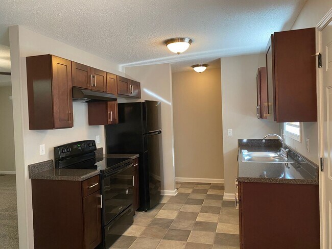Building Photo - Adorable 3 bedroom 2 bath home near Exit 1.