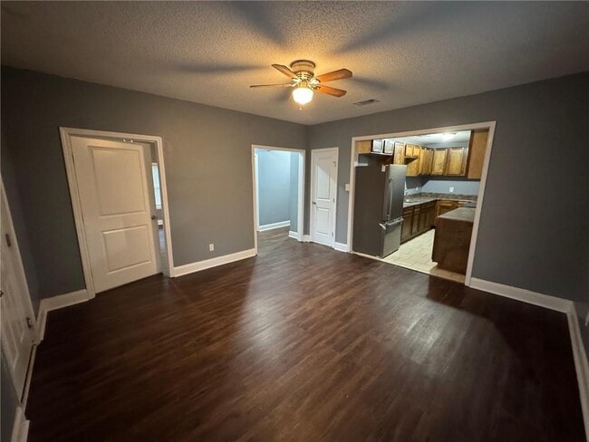 Building Photo - 1105 Adams St