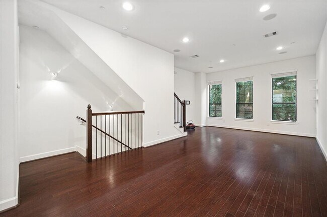 Building Photo - 2110 Shearn St