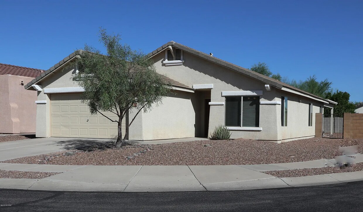 7870 W School Hill Pl, Tucson, AZ 85743 House for Rent in Tucson, AZ