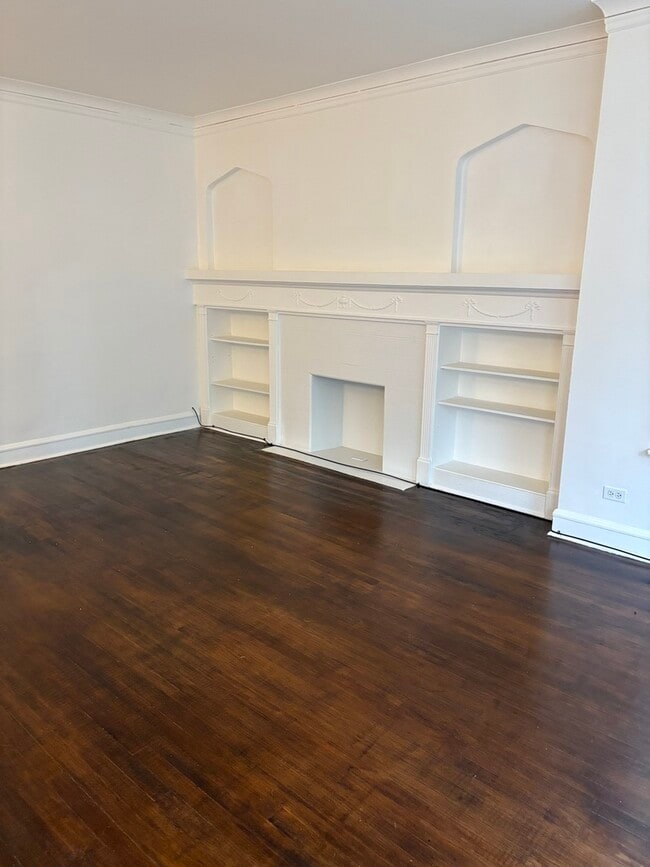 Building Photo - 8031 S Maryland Ave