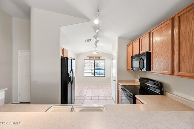 Building Photo - 1719 E Amber Ln