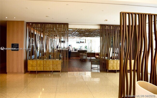 Foto del edificio - 6899 Collins Ave