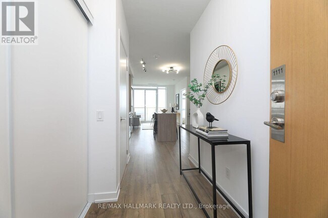 Photo du bâtiment - 1787 St Clair Ave W