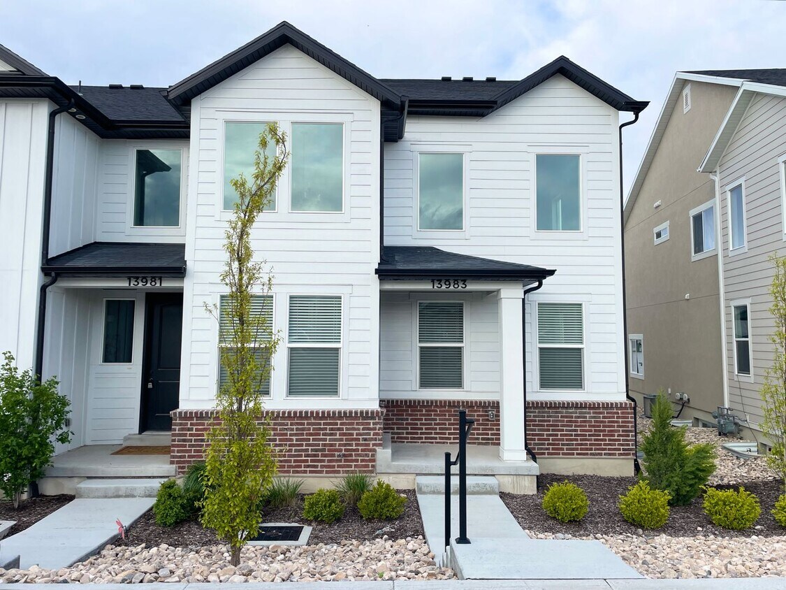 Foto principal - Gorgeous Townhome at Mountain Ridge!