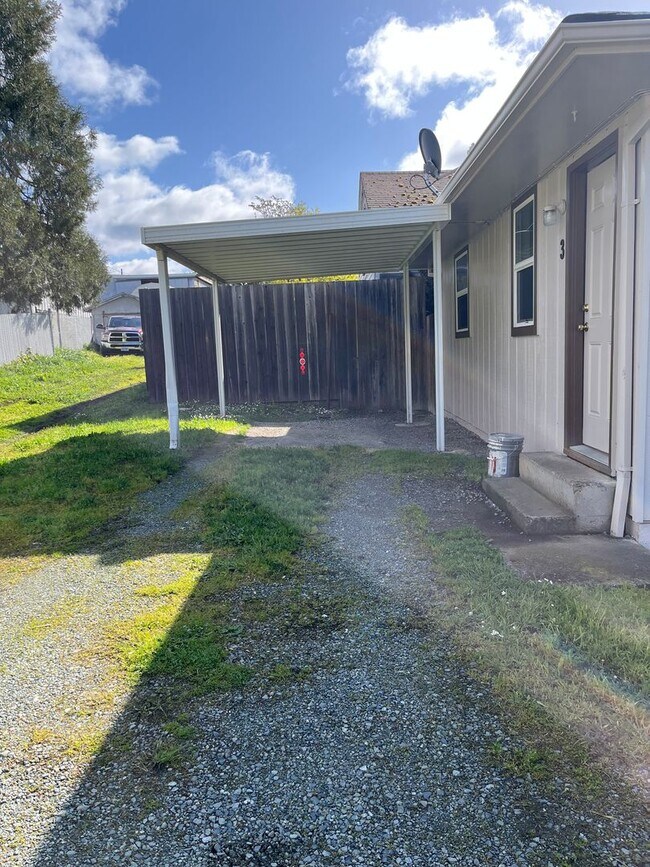 Building Photo - 407 NE Waite St