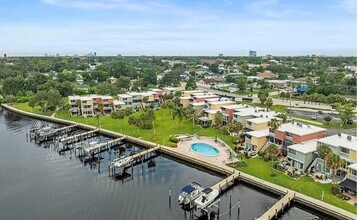 Building Photo - 2424 W Tampa Bay Blvd