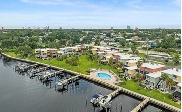 Building Photo - 2424 W Tampa Bay Blvd