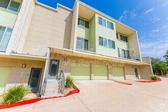 Building Photo - 604 N Bluff Dr