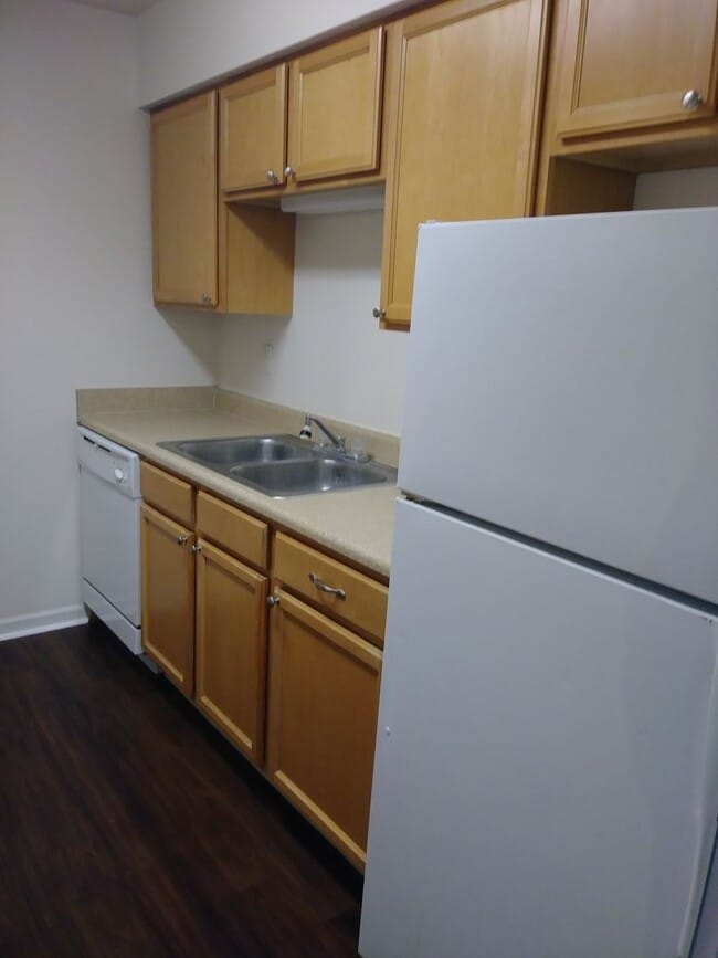 Interior Photo - 185 - COUNTRY VIEW APARTMENTS