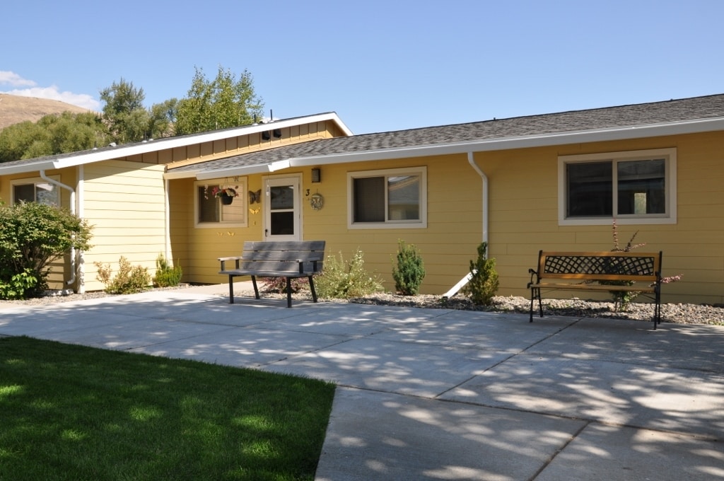 Primary Photo - Leisure Way Apartments