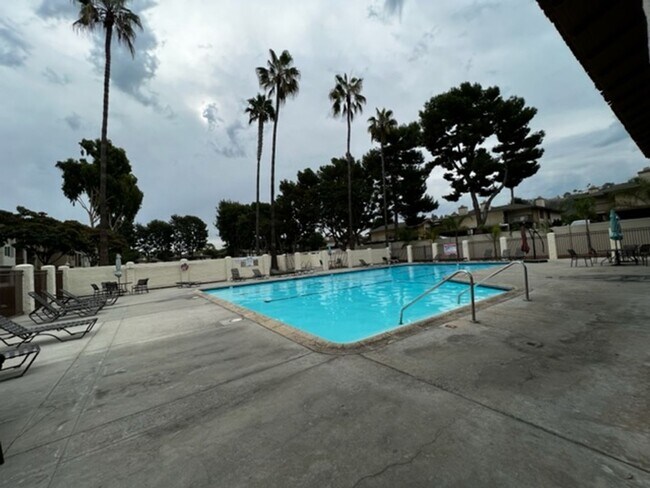 Foto del edificio - Beautiful 2 BD, 2 BA First Floor Condo at ...