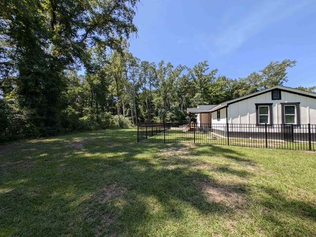 Building Photo - 2201 Livingston Ln