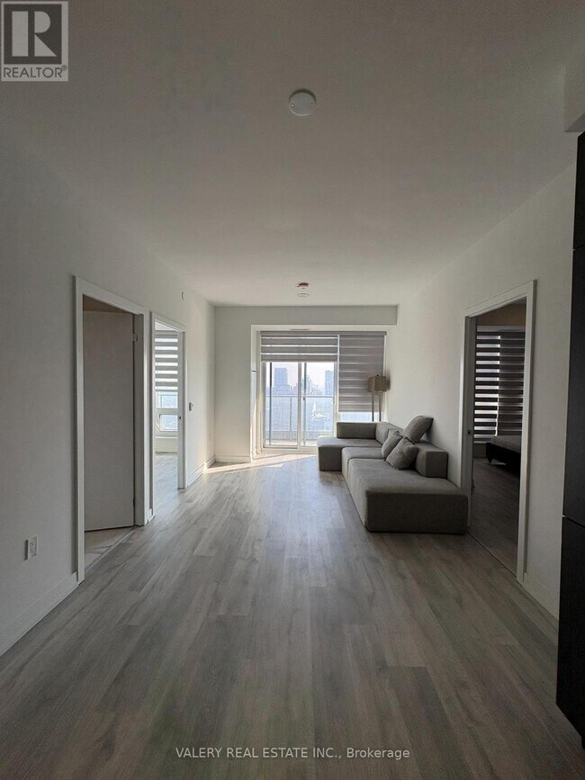 Building Photo - 8 Olympic Gdn Dr