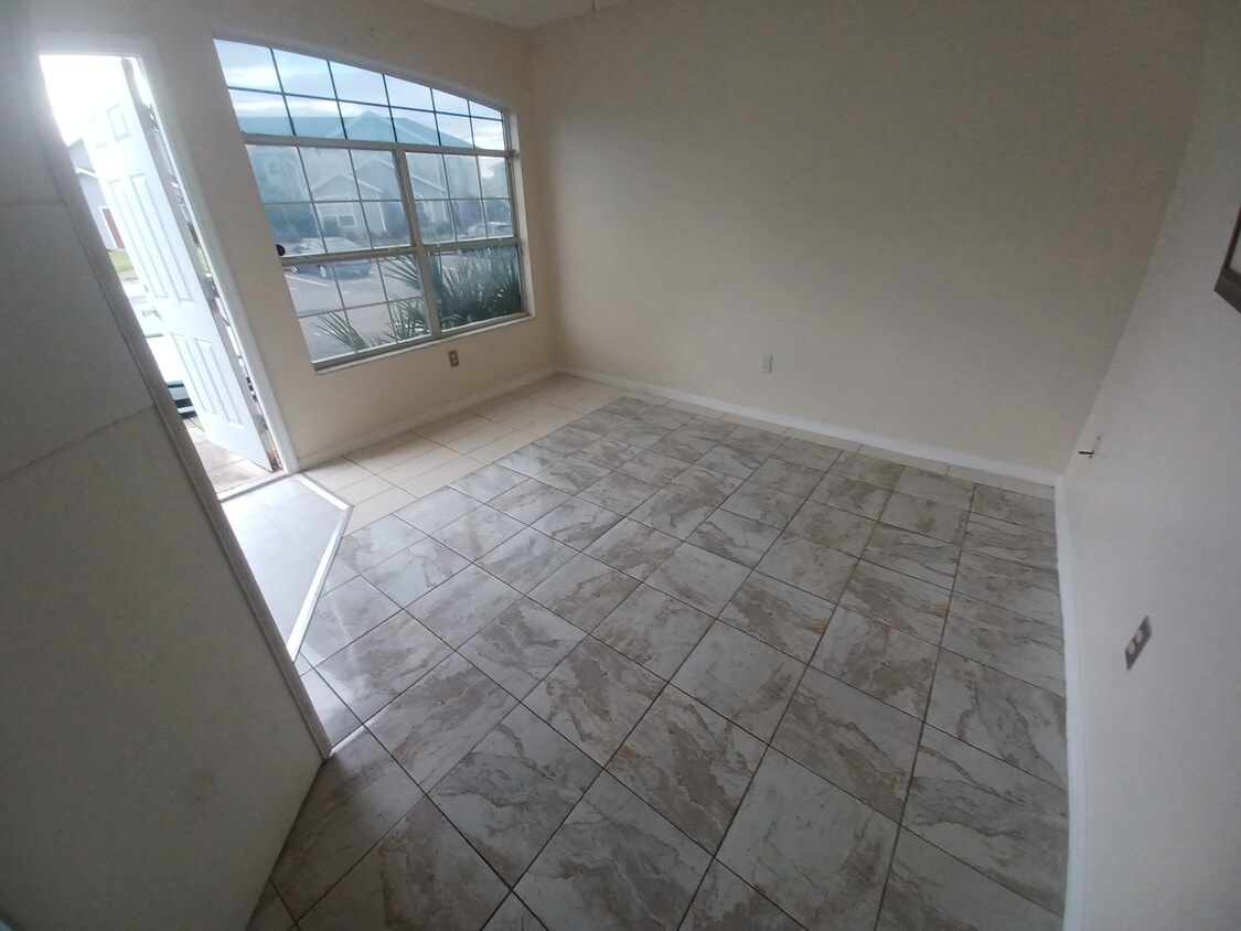 Foto principal - 216 Orchid Dr