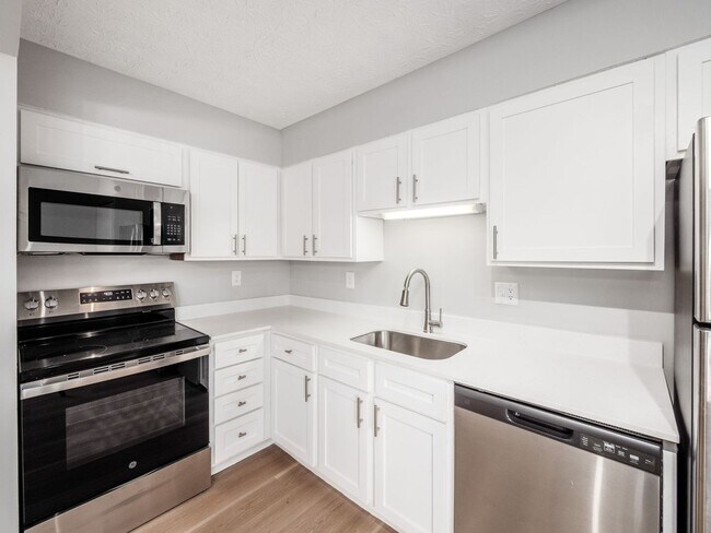 Foto del edificio - 8004 Harmill Dr
