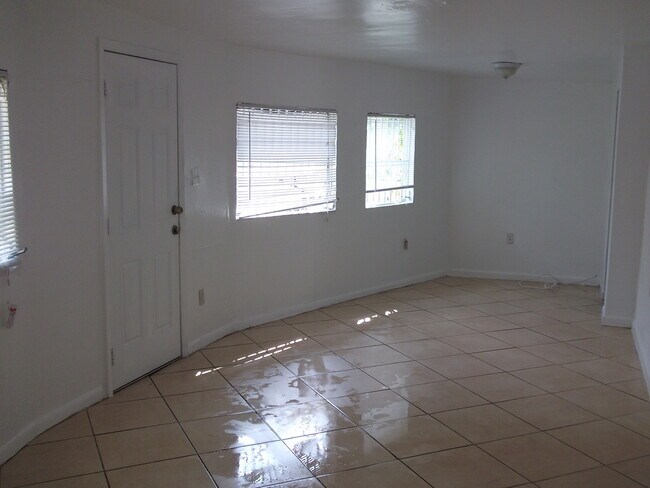 Building Photo - 1131 NW 37th St