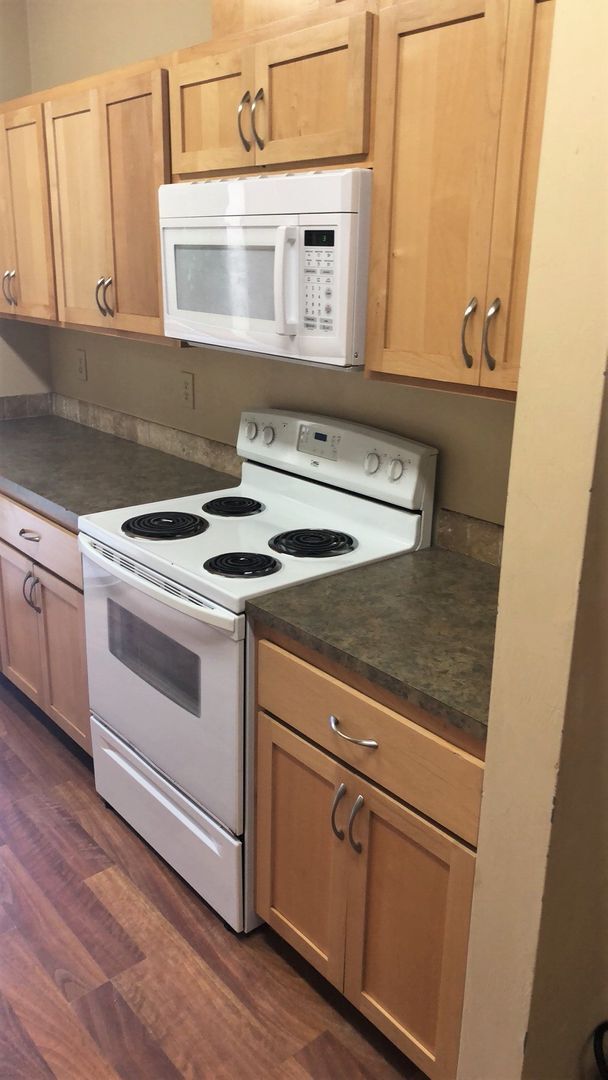 Foto del edificio - Spacious West Campus 4 bed,2 bath downstai...