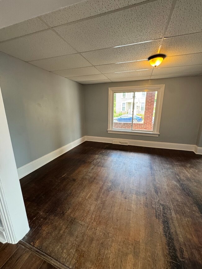 Building Photo - 1305 16th Ave