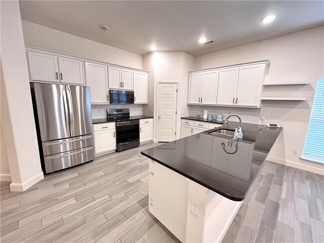 Foto del edificio - 6002 NW Meade St