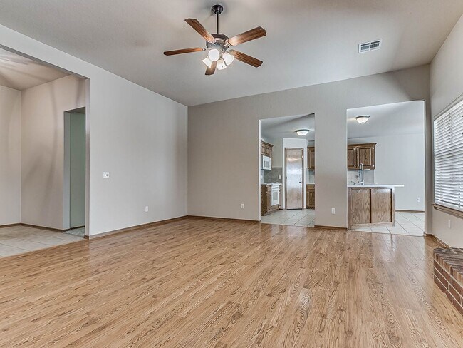 Building Photo - 4 Bed | 2 Bath | 2 Car Garage - Edmond Sch...