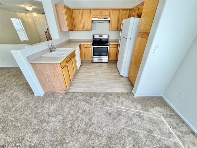 Foto del edificio - 9679 Brooks Lake Ave