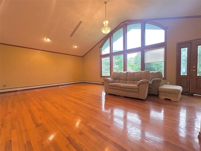 Foto del edificio - 41 Flower Hill Rd