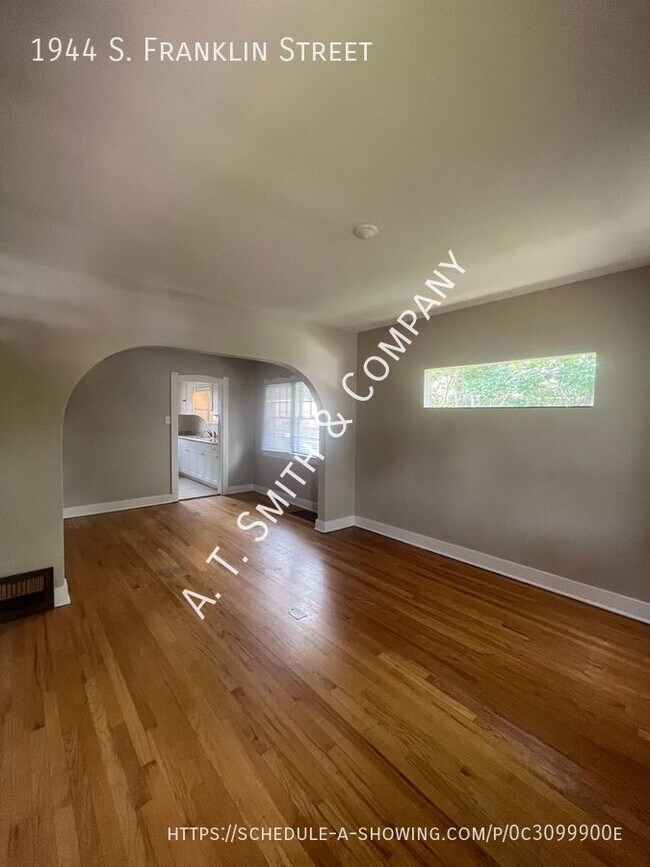 Building Photo - 2 Bedroom Single Family Home near S. Pearl...