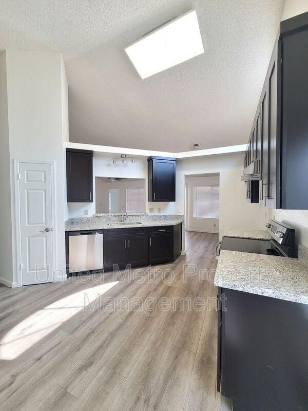 Foto del edificio - 6711 W Sack Dr