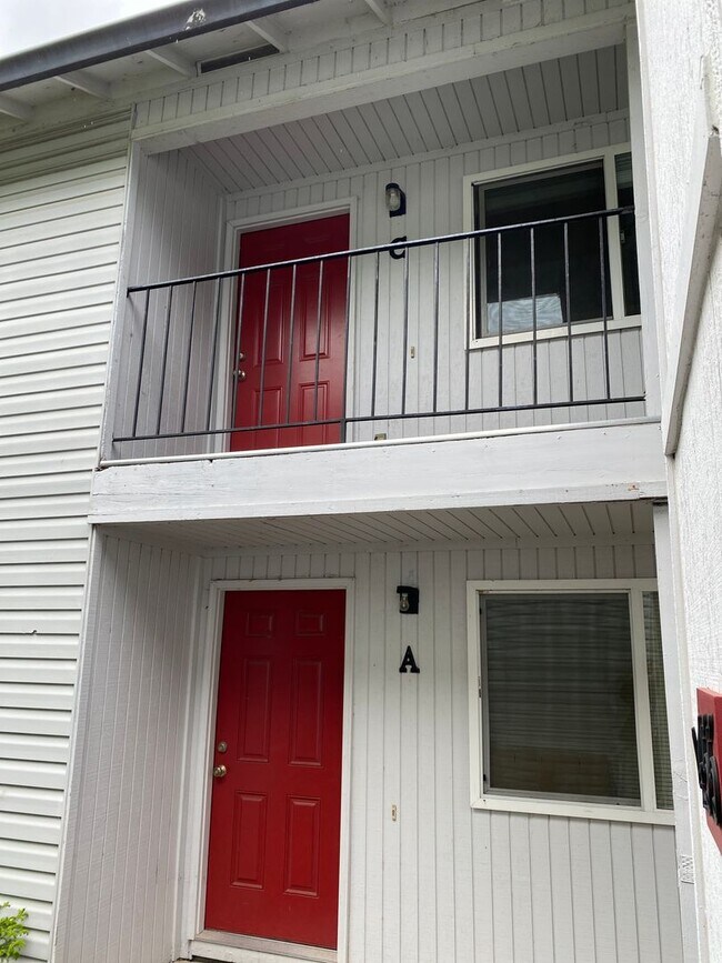 Building Photo - (858) Fox Fire - 2 Bedroom / 1 Bathroom
