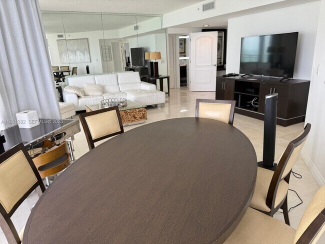 Foto del edificio - 17375 Collins Ave