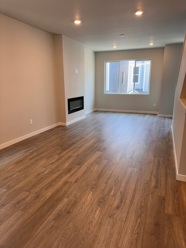 Building Photo - Gorgeous New Construction Home w/LVP Floor...